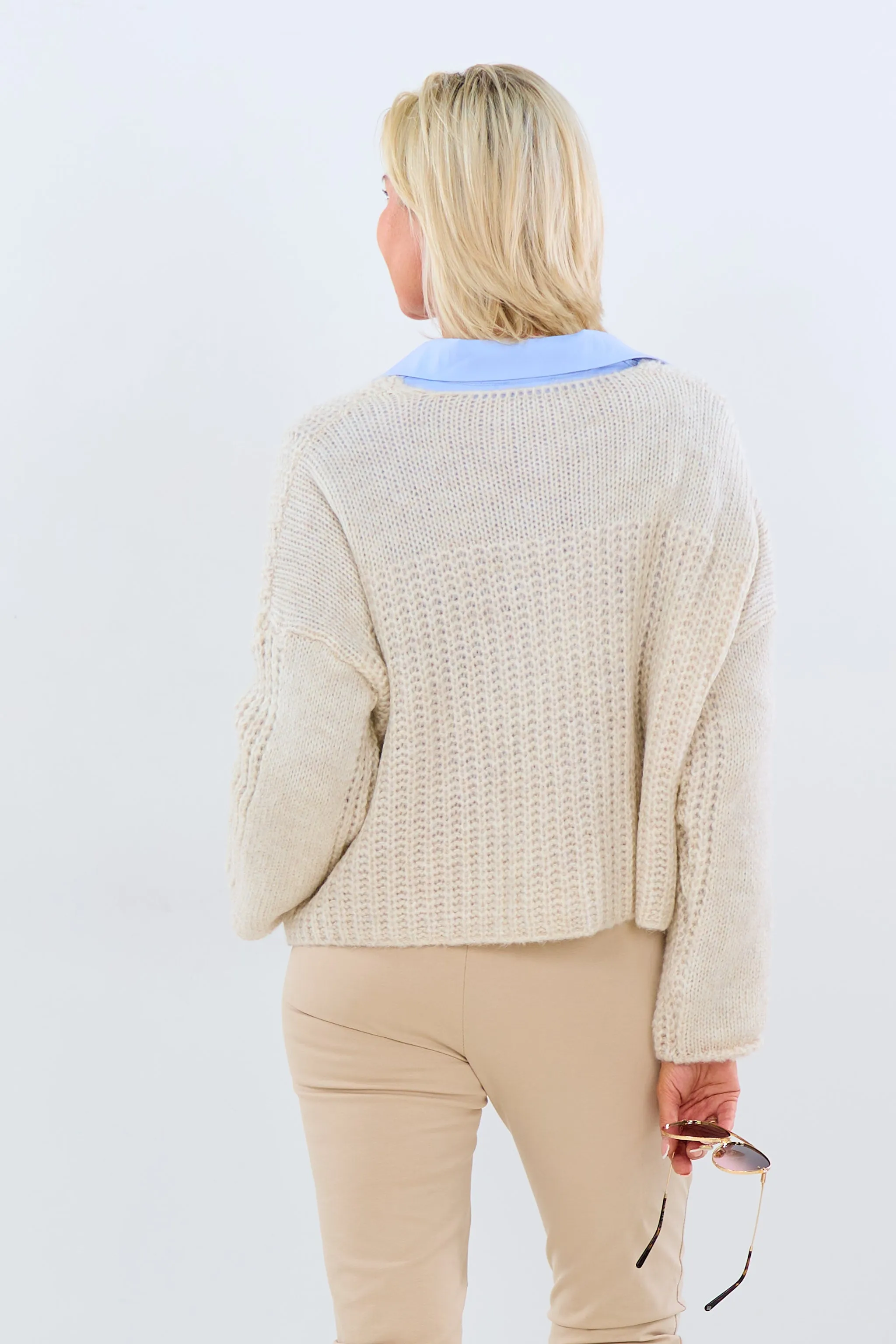 kurzer Strickpulli mit V-Ausschnitt, beige